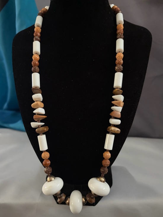 Jewelry - Vintage Women's White and Brown Beaded Statement Necklace